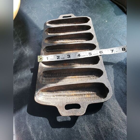 Cast Iron Cornbread Pan - Picture 4 of 4